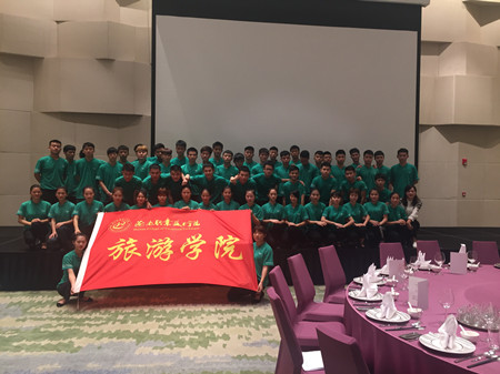 带队老师林蕊和她的学生合影_副本.jpg