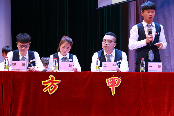 31399金沙娱场城辩手赛场精彩辩论_副本.jpg